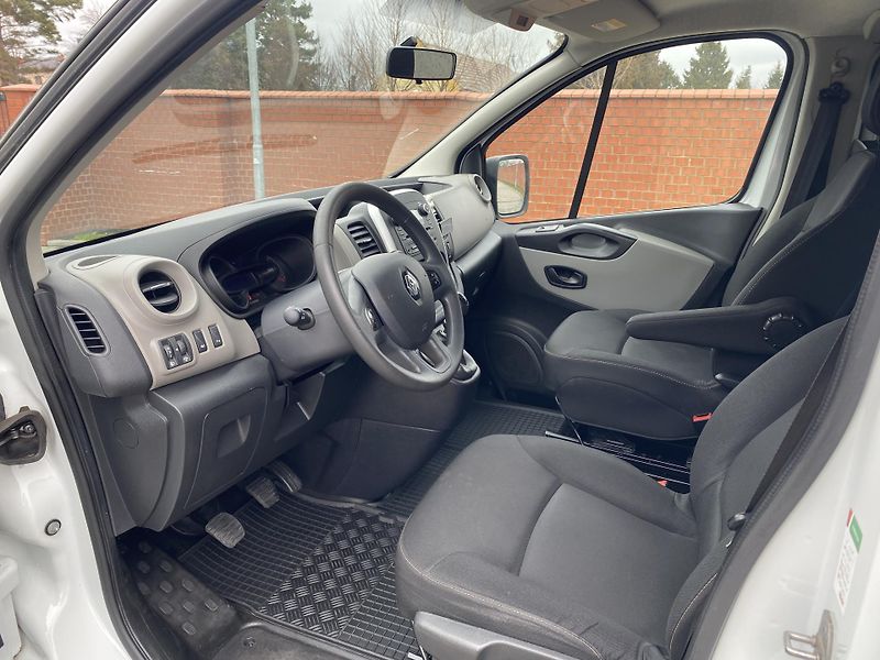 Renault Trafic (2019) 1.6DCi, 5-MÍST, 1.MAJ.ČR!! - fotka 15 z 42