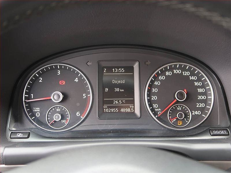 Volkswagen Touran (2012) 2.0 TDI, Navi, Bi-Xenony - fotka 11 z 17