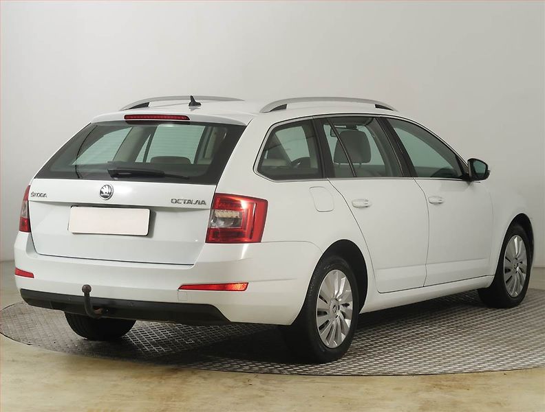 Škoda Octavia (2015) Style 1.6 TDI, Automat, Navi - fotka 5 z 18