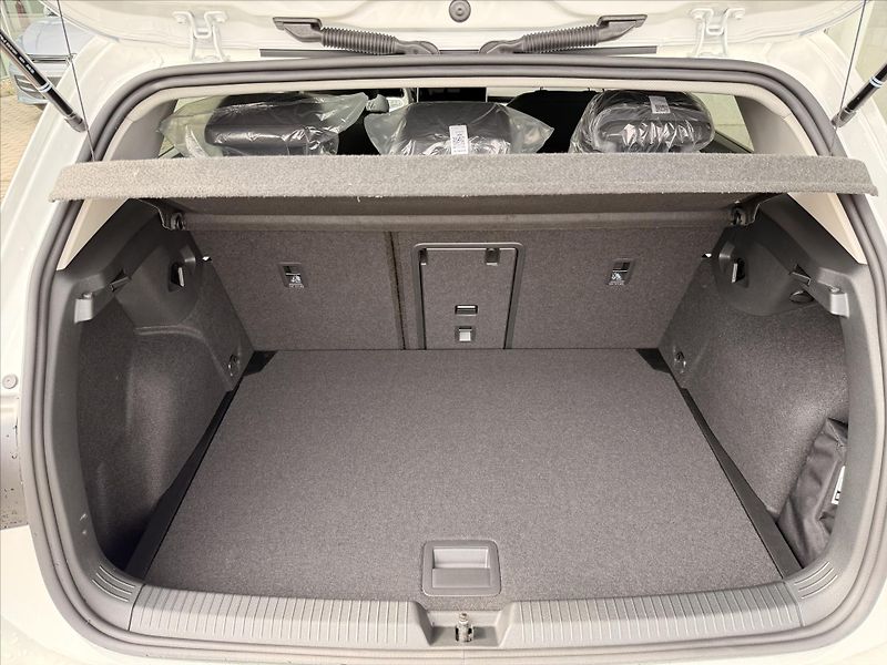 Volkswagen Golf (2026) 1,5 TSI 85kW 6G  People - fotka 11 z 17