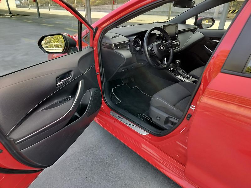 Toyota Corolla 1.8Hybrid comfort vyhř.sedacky - fotka 9 z 29