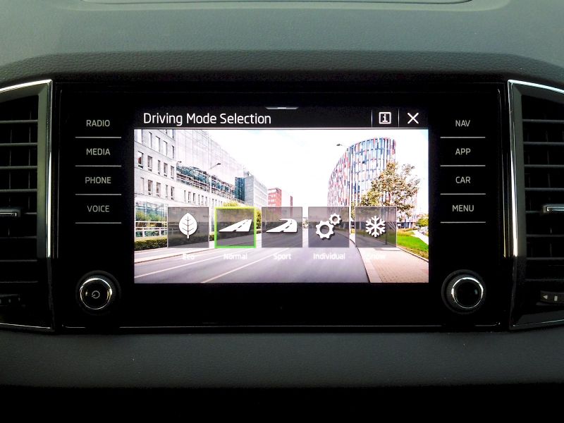 Škoda Karoq (2024) Top Selection 2,0 TDI 110kW DS - fotka 14 z 30