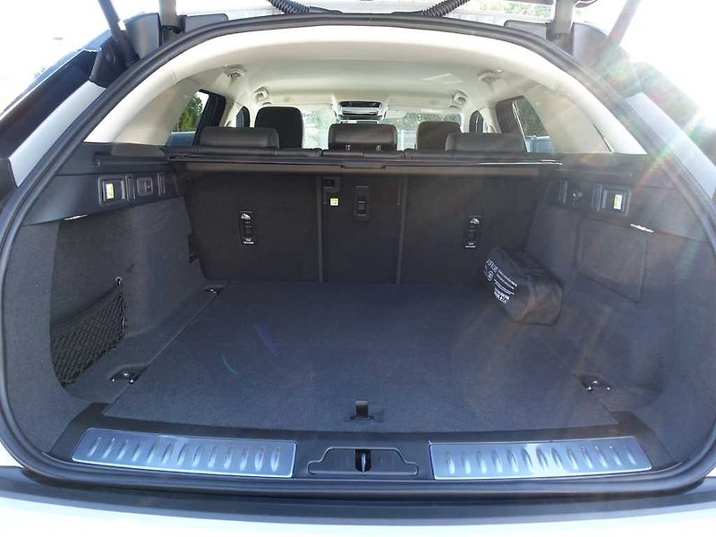 Land Rover Range Rover Velar 3,0  Dynamic SE D300 - fotka 32 z 38