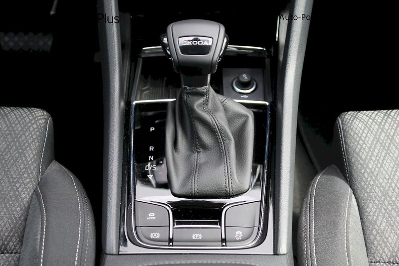 Škoda Karoq (2025) Top Selection 1.5TSI / 110kW 7 - fotka 17 z 24