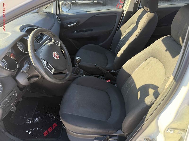 Fiat Punto (2014) 1.4i, ČR, AC - fotka 9 z 16