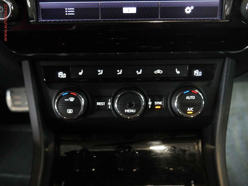 Škoda Superb (2017) 2.0 TDi, ČR, Style, DSG - fotka 13 z 19
