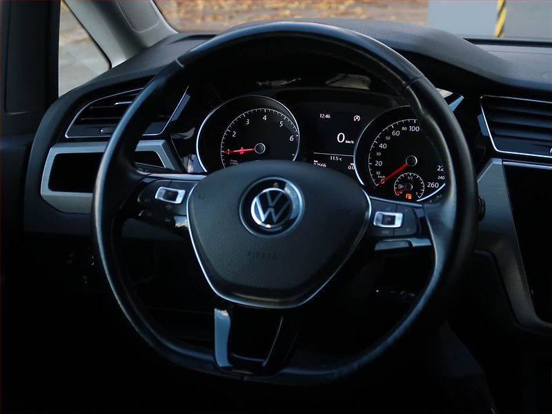 Volkswagen Touran (2021) 1.5 TSI - fotka 16 z 18