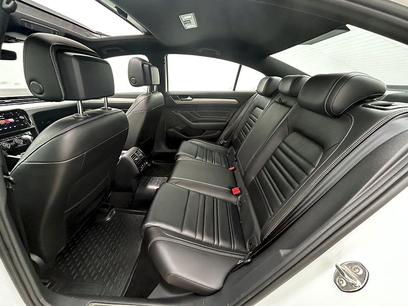 Volkswagen Passat (2024) 2.0 TDI BMT 140kW DSG R-Line - fotka 28 z 35