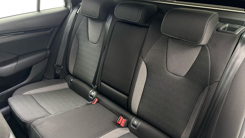 Škoda Octavia 1.0 TSI Ambition Combi - fotka 16 z 24