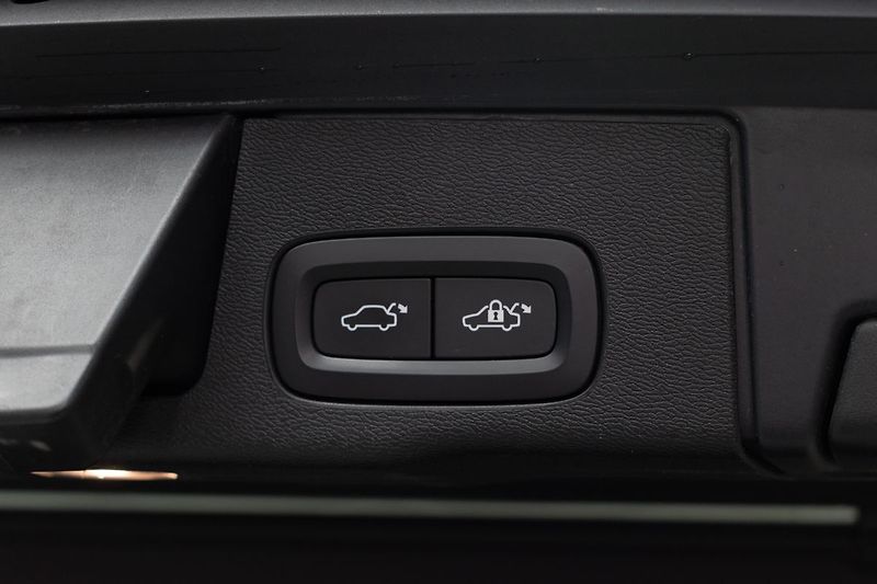 Volvo XC60 B4 AWD KESSY*MATRIX*VÝHŘEV* - fotka 32 z 32