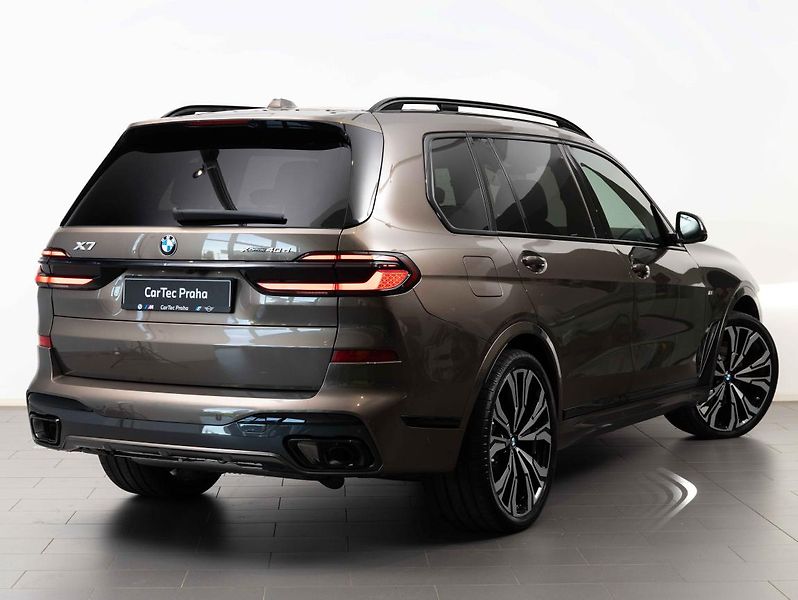 BMW X7 xDrive40d - fotka 3 z 8