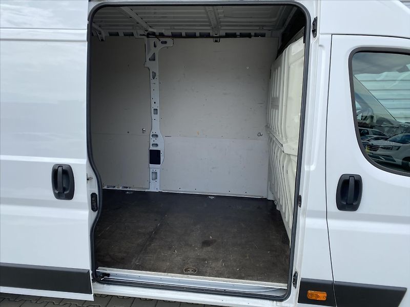 Peugeot Boxer 2,2 HDi 121kW L3H2 - fotka 19 z 23