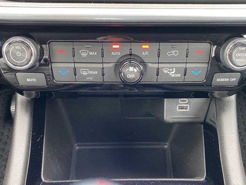 Jeep Compass (2024) 1,6 Limited MT6 (96kW) NM - fotka 22 z 34