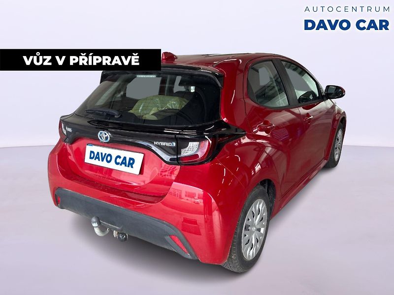 Toyota Yaris 1,5 Hybrid e-CVT 68kW aut. CZ - fotka 4 z 11