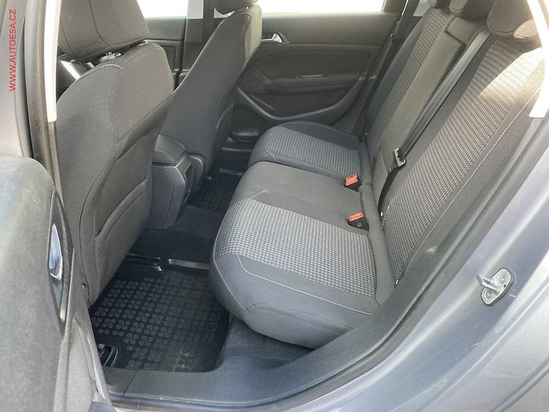 Peugeot 308 (2018) 1.6 HDi, AT, navi, AC - fotka 10 z 17