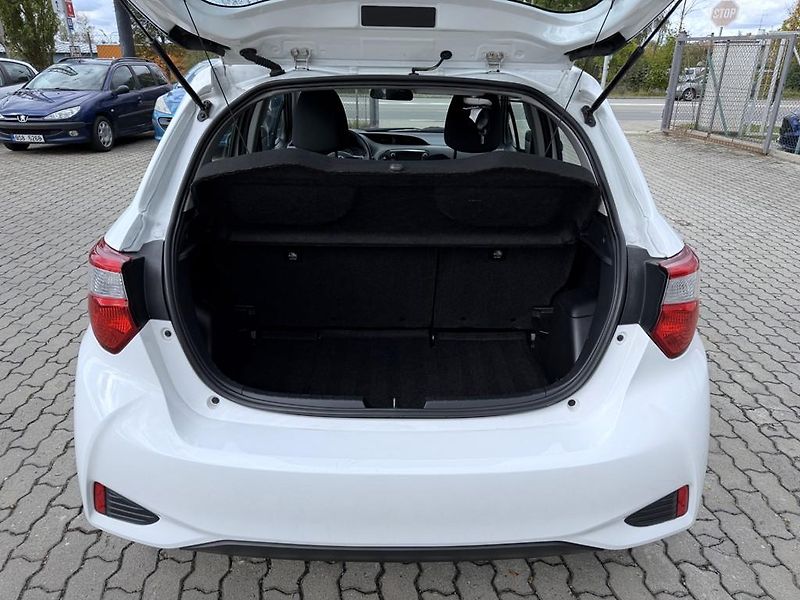 Toyota Yaris 1.5i 82 kW navi. serviska - fotka 9 z 18