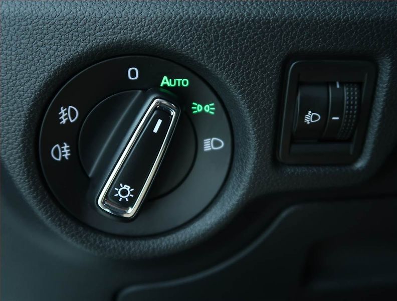 Škoda Kamiq (2025) Top Selection 1.0 TSI - fotka 18 z 19