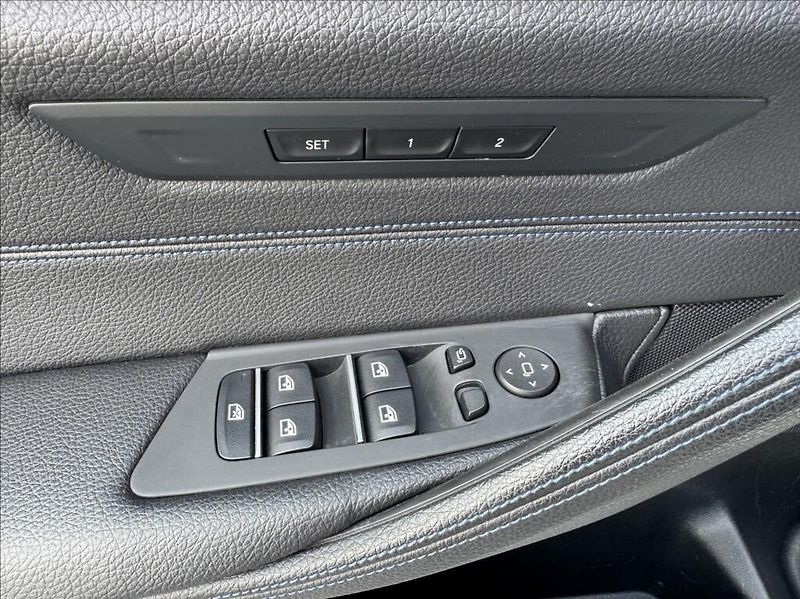BMW Řada 5 3,0 530d xDrive Mpaket původČR - fotka 23 z 50