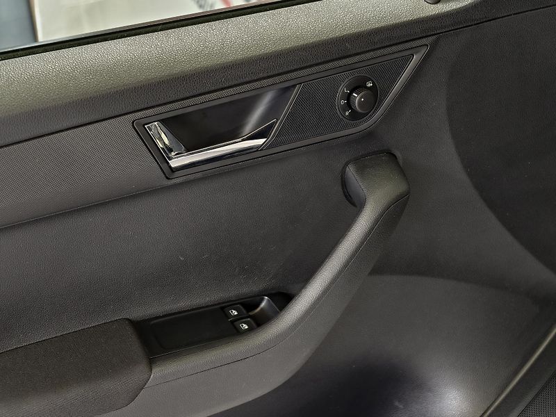 Škoda Fabia 1.0 TSi 81kW TEMPOMAT, PDC, ČR - fotka 19 z 22