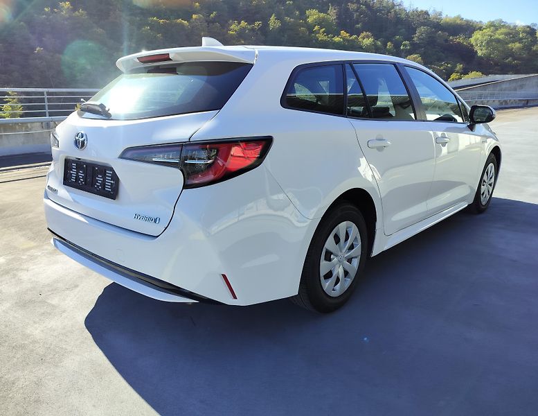 Toyota Corolla Touring 1.8 Hybrid Business - fotka 7 z 26