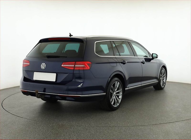 Volkswagen Passat (2017) 2.0 TDI, Automat, Kůže, Navi - fotka 5 z 21