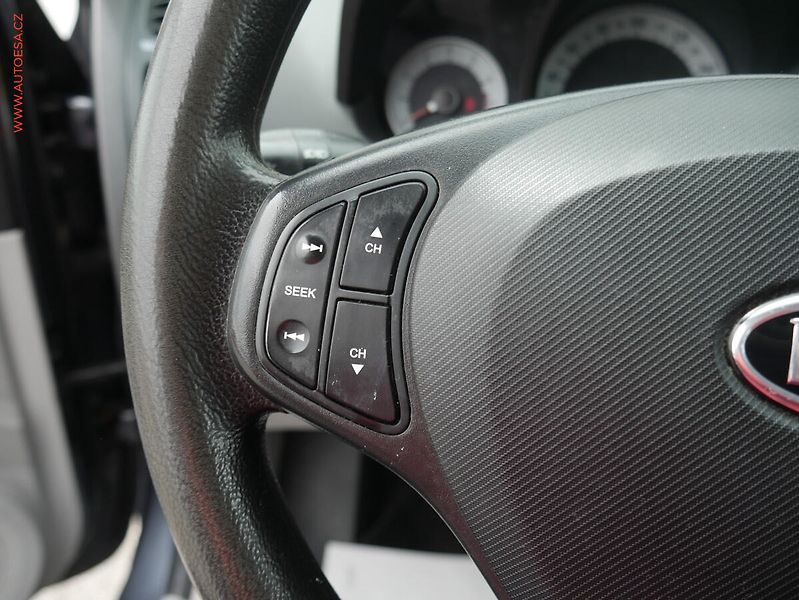 Kia Ceed (2007) 1.4 CVVT, ČR - fotka 11 z 15