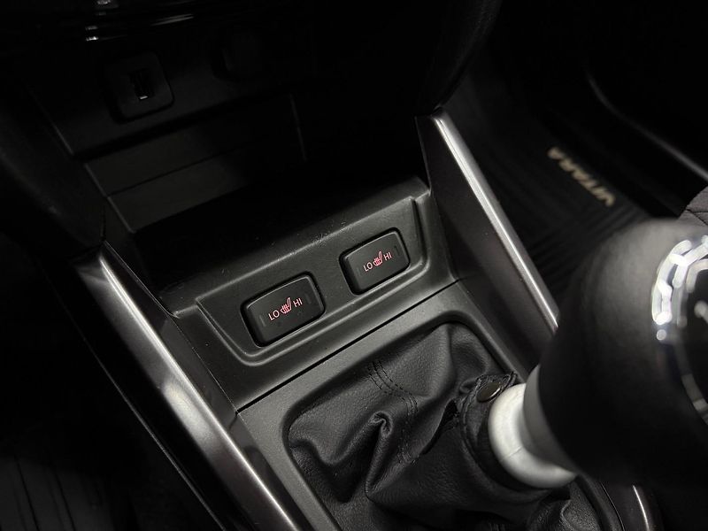 Suzuki Vitara (2023) 1.4 BoosterJet Mildhybrid Prem - fotka 25 z 29