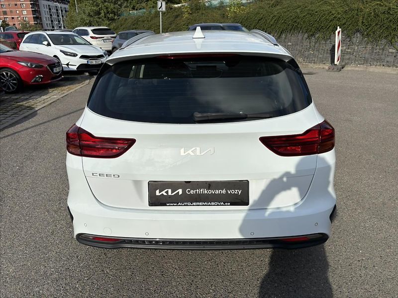 Kia Ceed 1,5 TGDi 118kW AT Spin ZÁRUKA - fotka 4 z 39