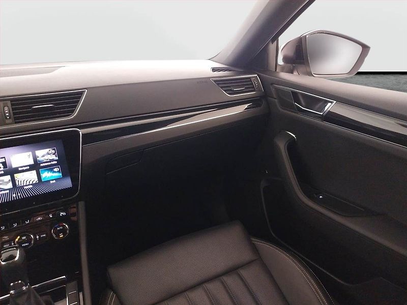 Škoda Superb (2023) Laurin&Klement 2.0 TDI - fotka 8 z 22