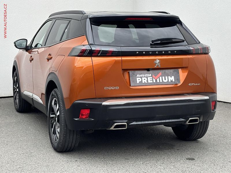Peugeot 2008 (2020) 1.2 PT, GT Line, LED, navi - fotka 6 z 20
