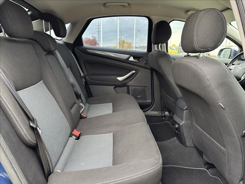 Ford Mondeo 1,6 EcoBoost 118kW Titanium - fotka 13 z 35