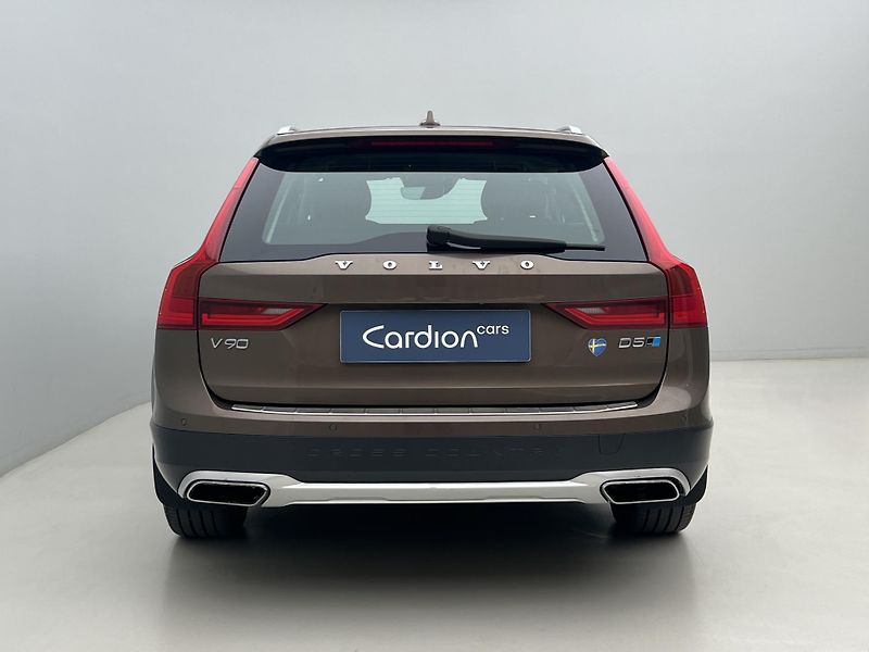 Volvo V90 CC D5 AWD PRO CZ 1. maj. - fotka 11 z 44