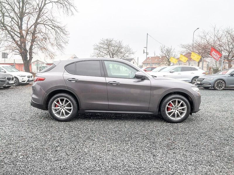 Alfa Romeo Stelvio (2023) 2.0T Q4 MAT - NAVI - fotka 4 z 62