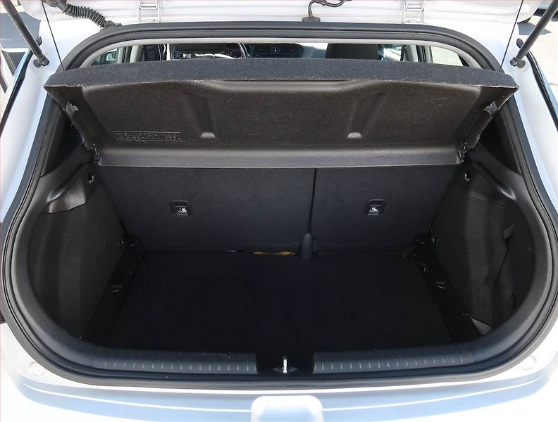 Hyundai i20 (2016) 1.4, Automat, Serv.kniha - fotka 14 z 18