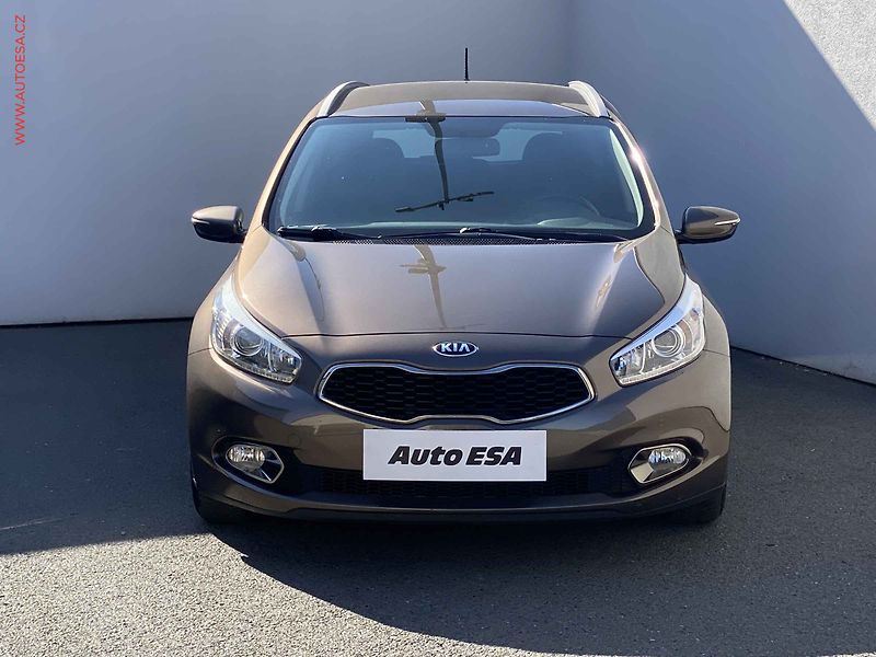 Kia Ceed (2013) 1.6 GDi, AC, TZ - fotka 2 z 16