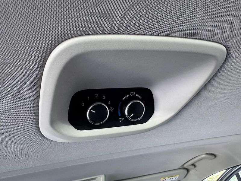Ford Tourneo Custom 2,0TDCi L2*Kamera*REZERVACE! - fotka 21 z 37