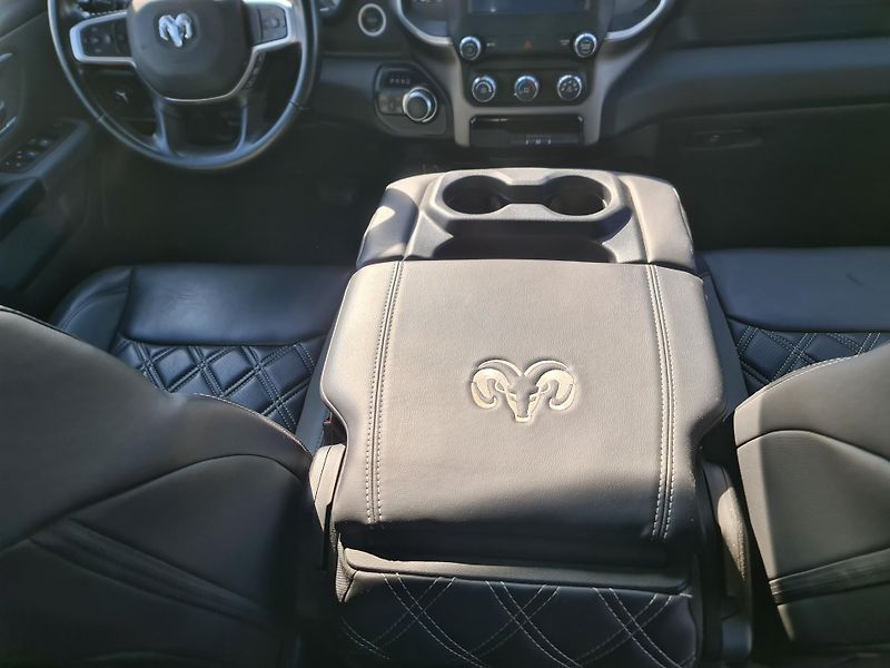 Dodge RAM 1500 (2022) 5.7 HEMI 4x4 BIGHORN LPG - fotka 26 z 67