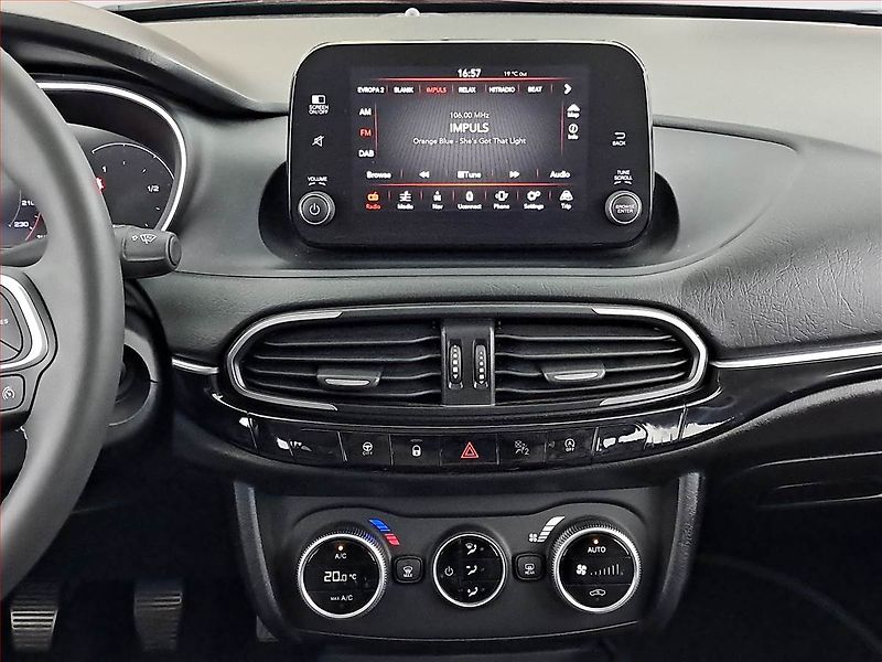 Fiat Tipo (2022) Cross 1.0 FireFly, ČR,1.maj - fotka 12 z 17