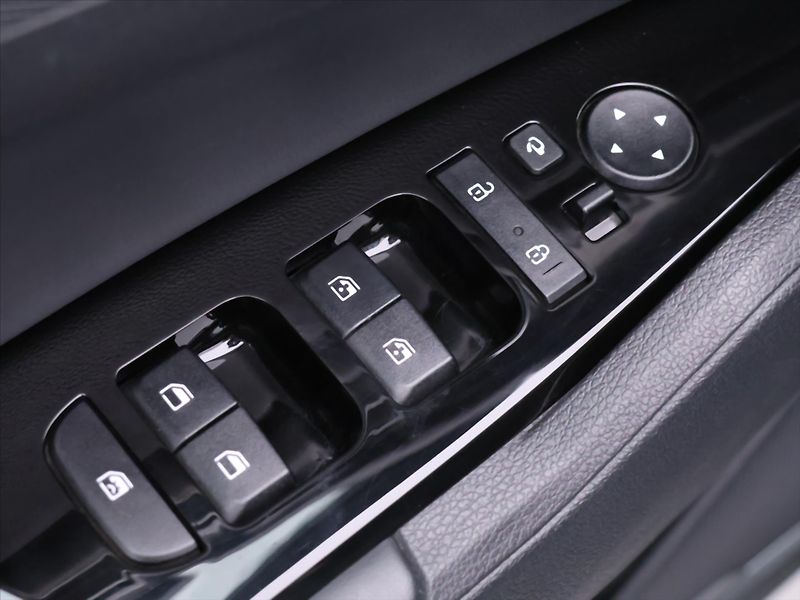Kia Sportage 1,6 T-GDi 110 kW CZ DPH 1.Maj - fotka 15 z 33