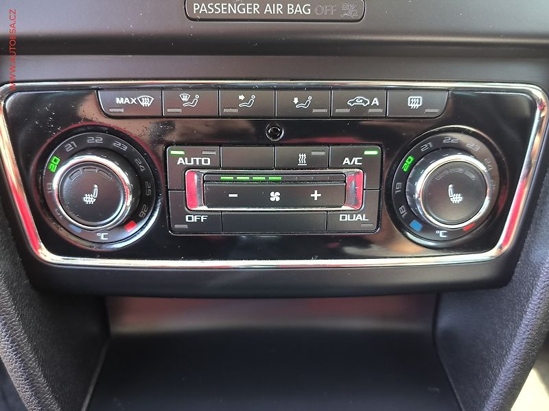 Škoda Superb (2014) 2.0 TDi, Elegance, TZ - fotka 14 z 19