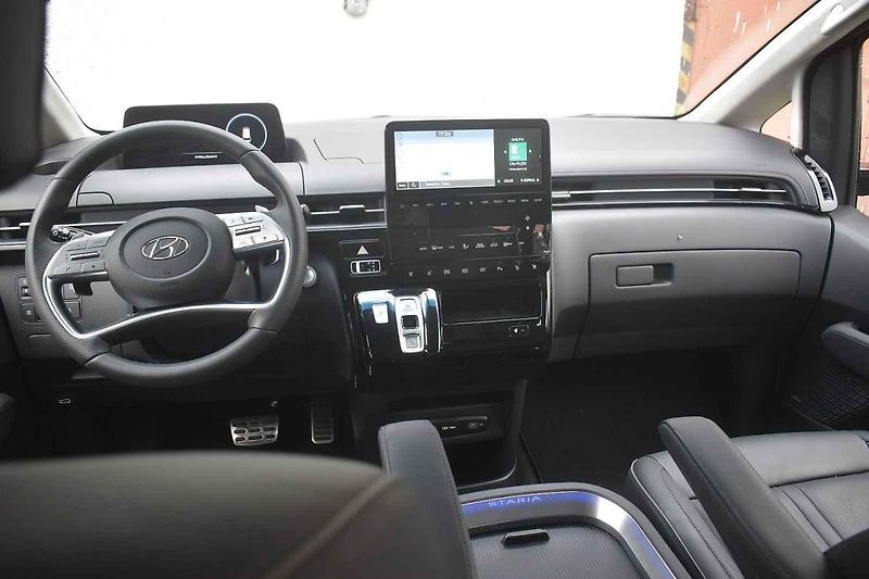 Auto se hodí k pohodlnému cestování nejen po českých luzích a hájích