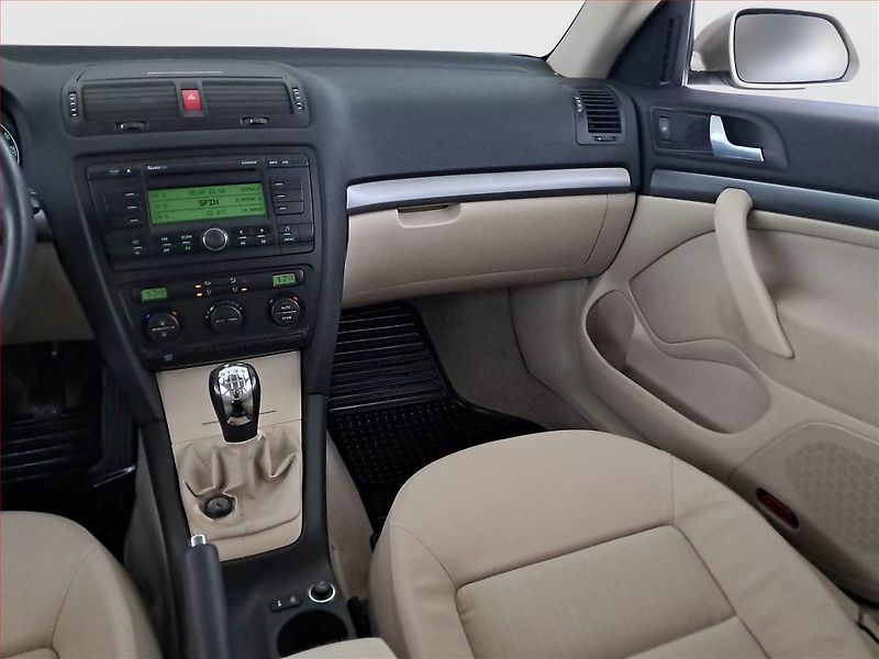 Škoda Octavia (2006) Ambiente 2.0 TDI, po STK - fotka 8 z 17
