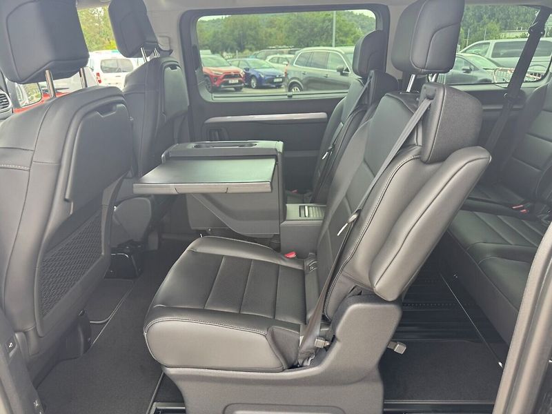 Toyota ProAce Verso 2,2 L1 AT8 7S VIP - fotka 11 z 18