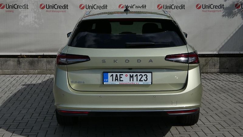 Škoda Superb 2.0 TDI 110kW L&K Combi DSG - fotka 4 z 30