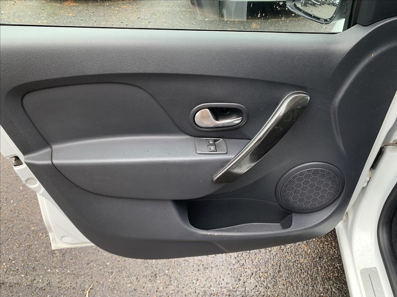 Dacia Sandero 1,0 SCe ČR,KLIMATIZACE - fotka 15 z 17