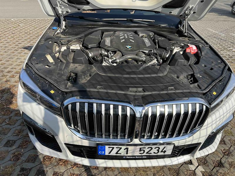 BMW Řada 7 750i 390kW xDrive Laser M pake - fotka 8 z 25