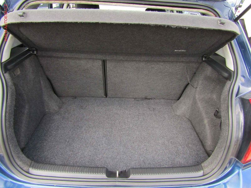 Toyota Corolla (2006) 2.0 D-4D, AC, park.čidla - fotka 7 z 18