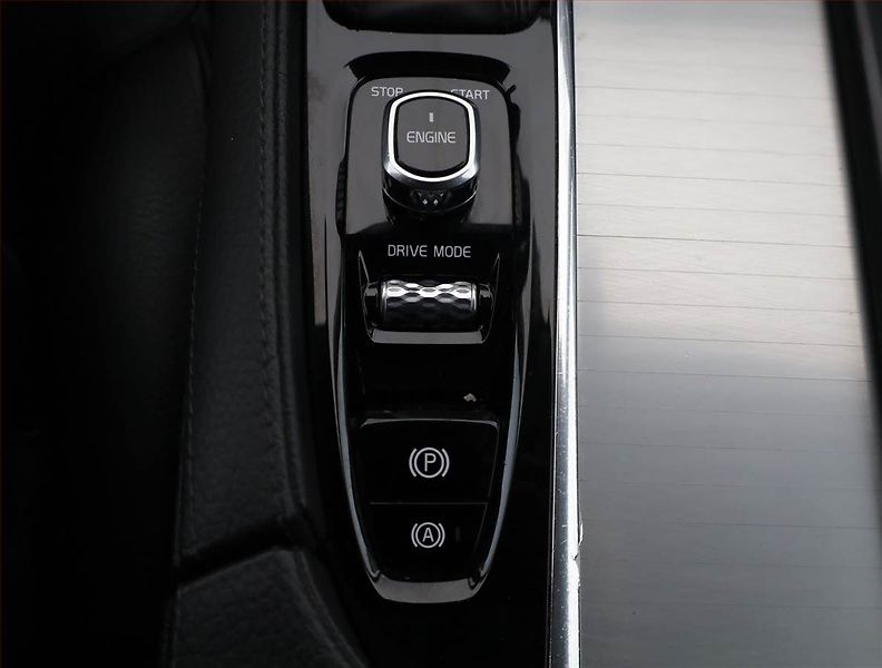 Volvo XC90 (2016) D5 AWD - fotka 11 z 19