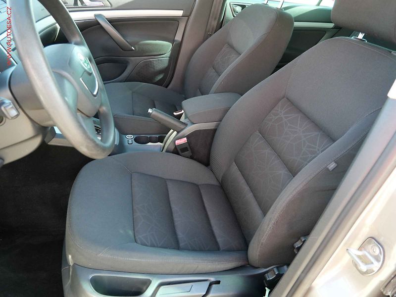 Škoda Octavia (2011) 1.4 TSi, Family, DSG, xenon - fotka 9 z 18