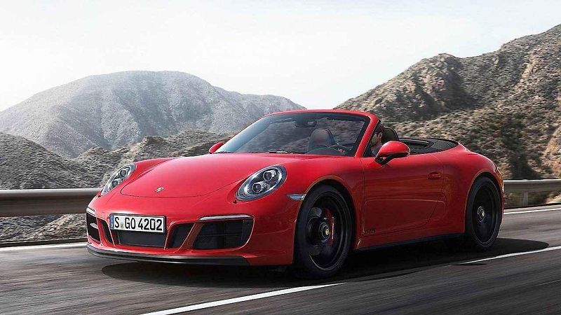 Porsche 911 Carrera GTS.